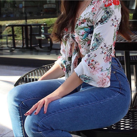 NWT High Waisted Jeans 🏷 - Picture 2 of 6